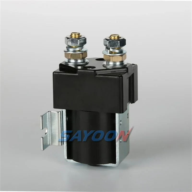 Normally open motor control contactor used in a starter circuit