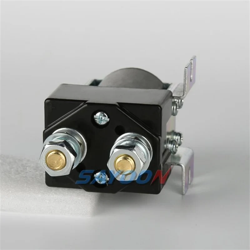 Motor control contactor terminal view for holding and auxiliary logic