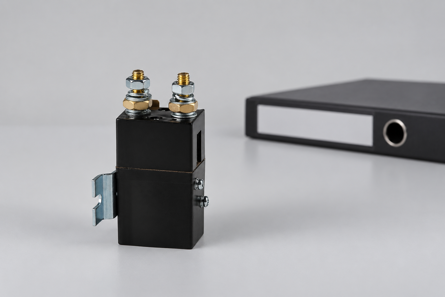 Reference-based CZW50A contactor on a clean document review bench