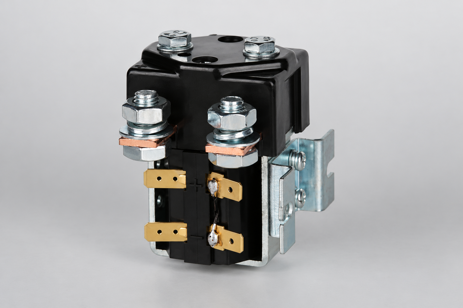 CZWb100A exterior construction with front main studs and side mounting bracket